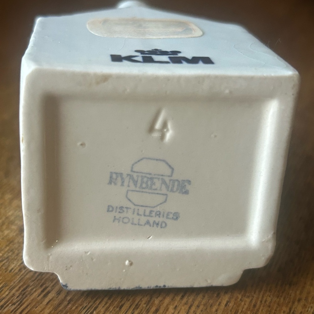 Rare Blue Delft's Holland KLM
Rynbende Distilleries Holland mini bottle Empty - Picture 5 of 5